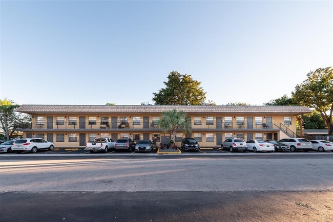 Building Photo - 1151 NE 17th Ct Unit 24