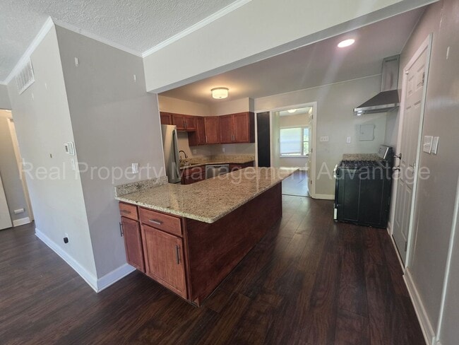 Photo - Updates Everywhere! 2/3 Bedrooms in Oak Park