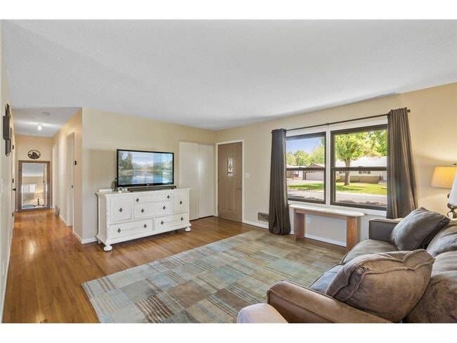 Photo - 9457 Saratoga Ln N