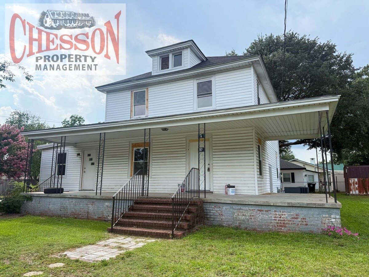 Photo - 304 S Yelverton St