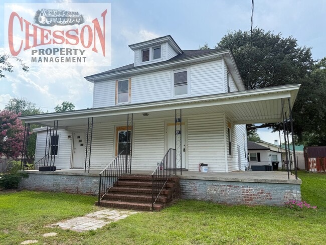 Building Photo - 304 S Yelverton St
