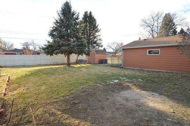 Photo - Huge 4 Bed 2 Bath Single Family Home!! Ton...