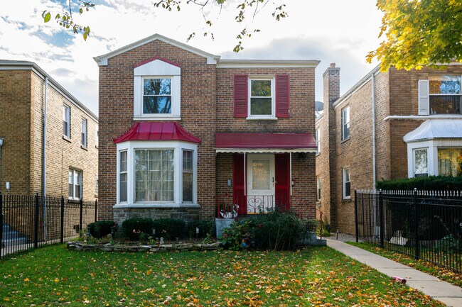 Building Photo - 4407 W Wrightwood Ave