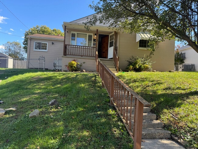 Building Photo - 822 Sutherland Dr