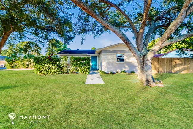 Building Photo - 779 Lynndale St N