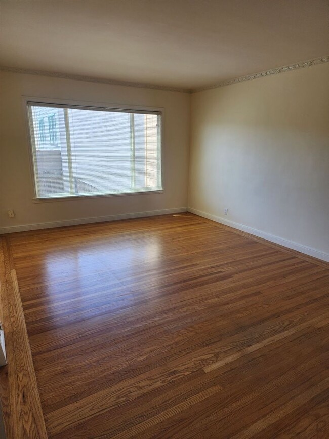 Photo - 2741 Judah St Apartment Unit 1