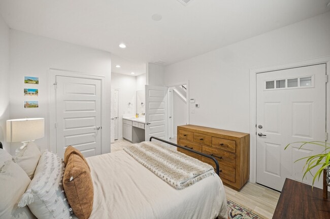 Photo - 2709 Clinton Dr