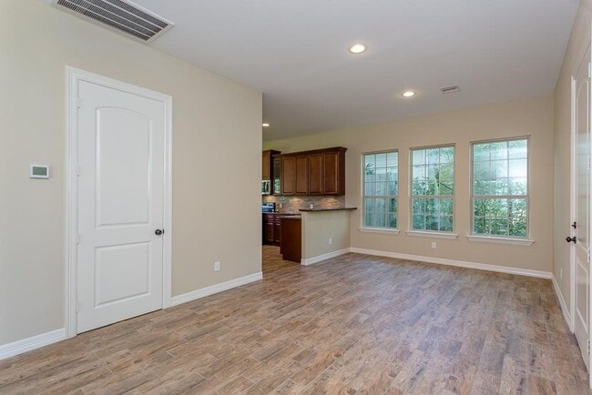 Photo - 8403 Oak Knot Dr