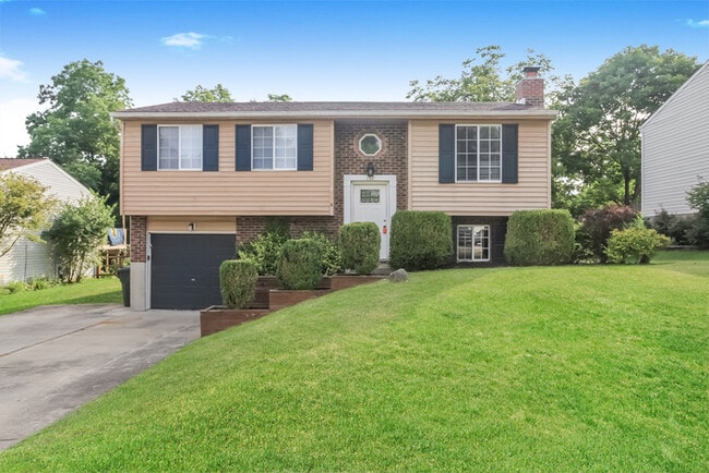 Photo - 159 Hillwood Ct House