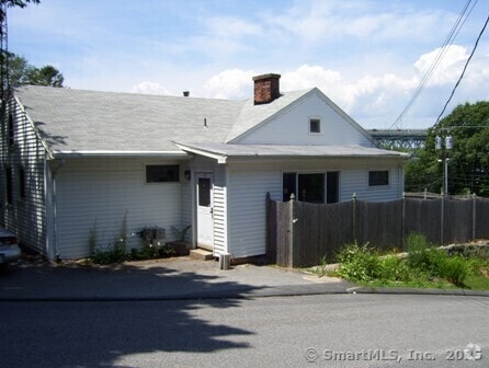 Building Photo - 123 Bridge St Rental