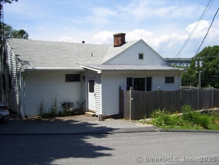 Building Photo - 123 Bridge St Rental