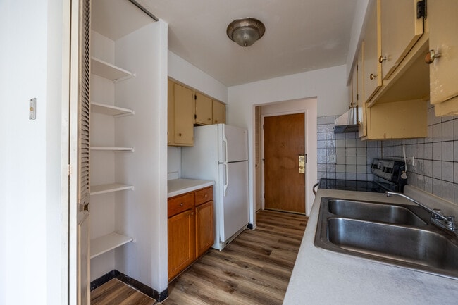 Photo - 6250 N Kenmore Ave Unit 305