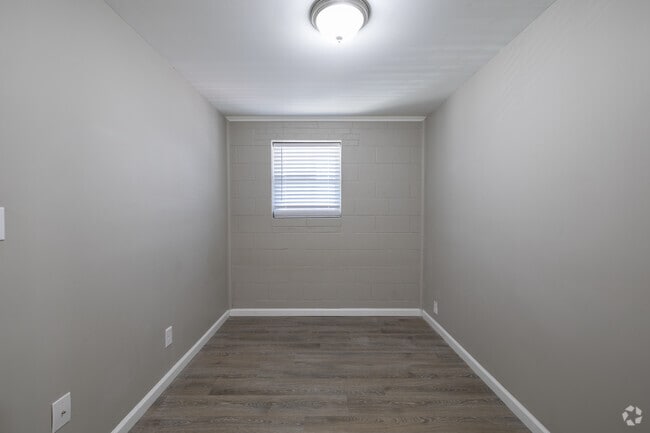 1BR, 1BA - 400SF Bedroom