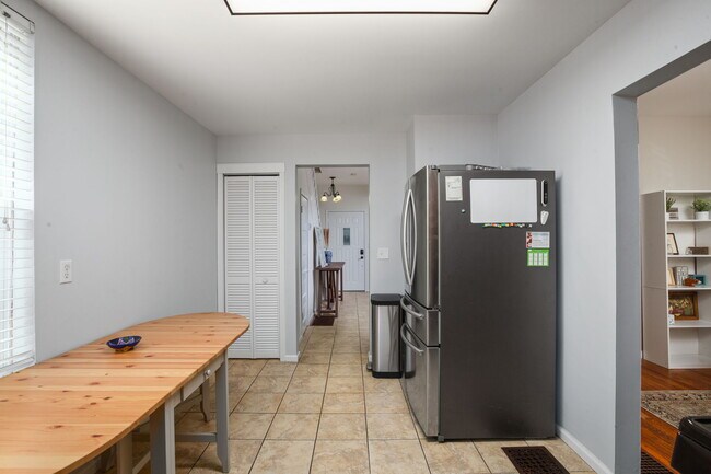 Photo - 7221 South St