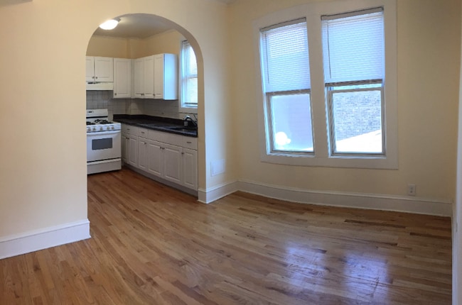 Photo - 832 W 34th Pl Unit 2