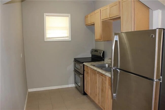 Photo - 302 N Oakley Ave