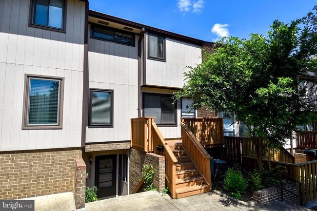 Building Photo - This home offers the perfect blend of modern updates, practical features, and unbeatable proximit...