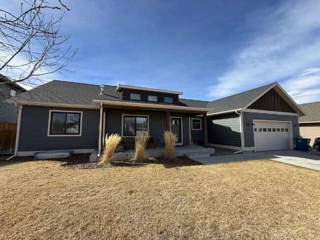 Building Photo - Stunning Single Level Home with Sprawling Fenced Yard