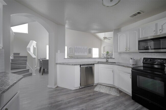Building Photo - 1001 Acacia Dr Rental