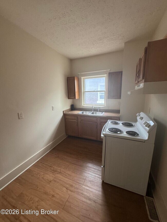Photo - 2 Eutropia Ct