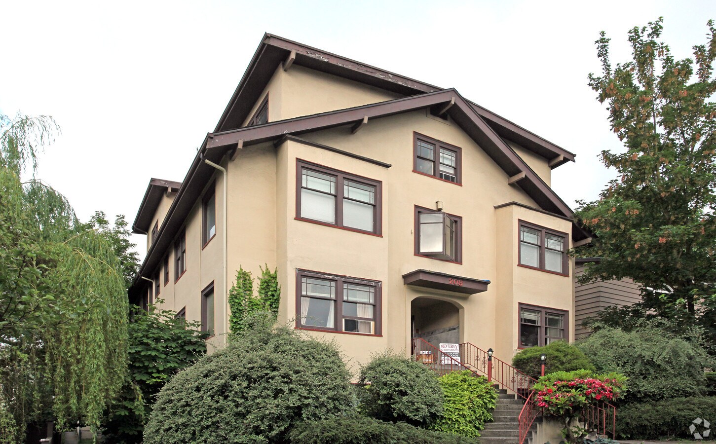 Beverly Apartments - Beverly Apartments