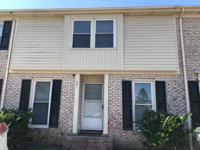 Photo - 421 Cumbrian Ct