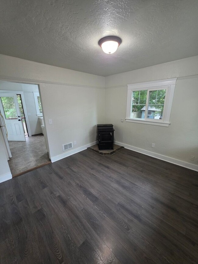 Photo - Charming home on quaint cul-de-sac!