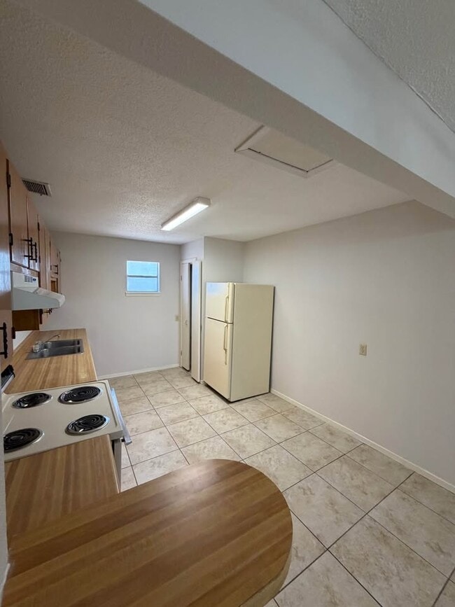 Building Photo - 913 N 28th St Unit 913 N 28th st #8