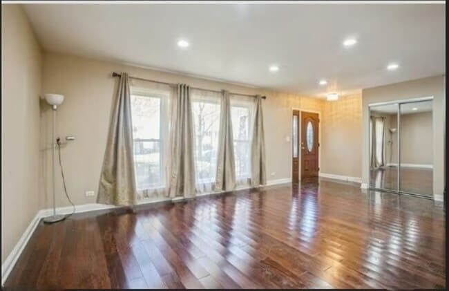 Photo - 812 S School St