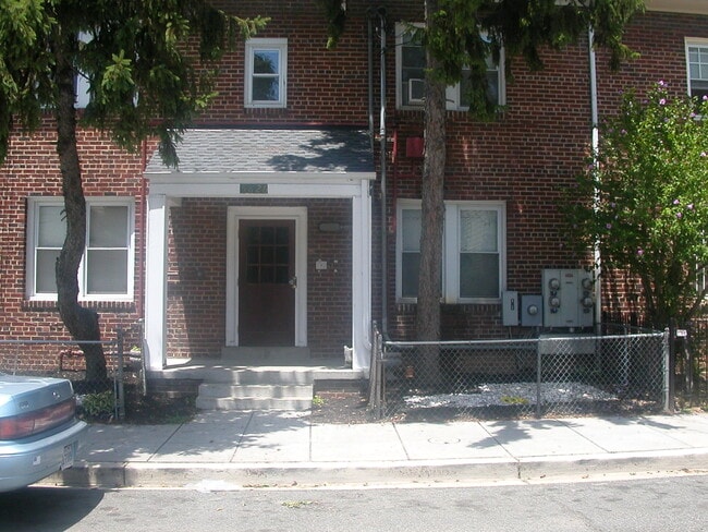 Building Photo - 5826 Colorado Ave NW Unit 1058 - 3 - Apt 3