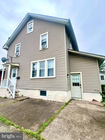 Building Photo - 75 E Browning Rd Rental