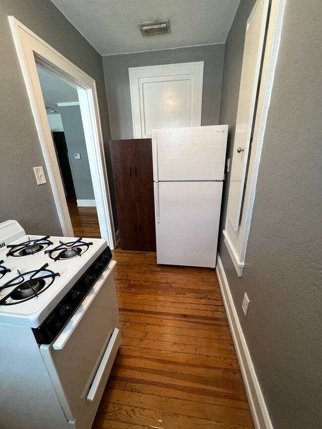 Photo - Studio Bed/1 Bath - Unit 9