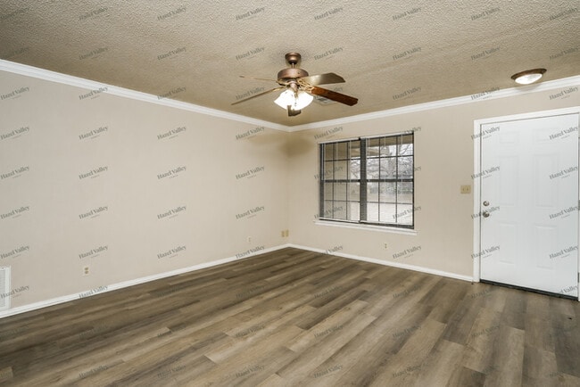 Photo - 608 W 47th Pl