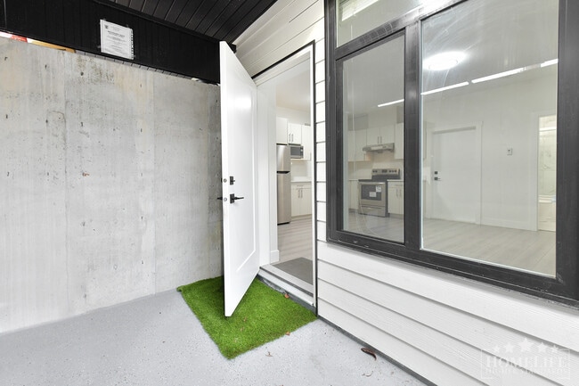 Photo - Bright 2 Bedroom Legal Basement Suite | Utilities Included | Prime Delta Location Unit Basement