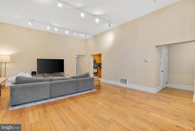 Photo - 914 Spruce St Unit 9