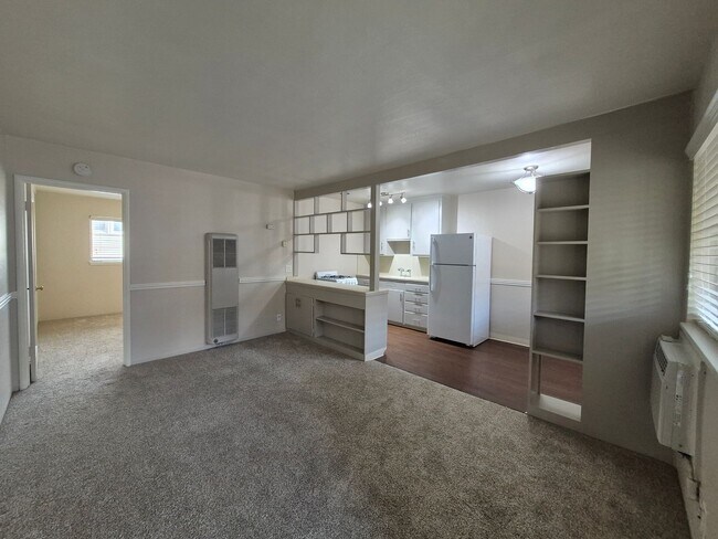 Photo - Upstairs Midtown One-Bedroom - $500 Lease Signing Bonus! Unidad 15