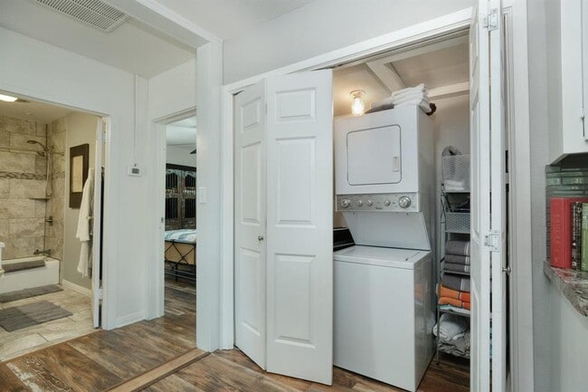 Photo - 1700 Eubank St