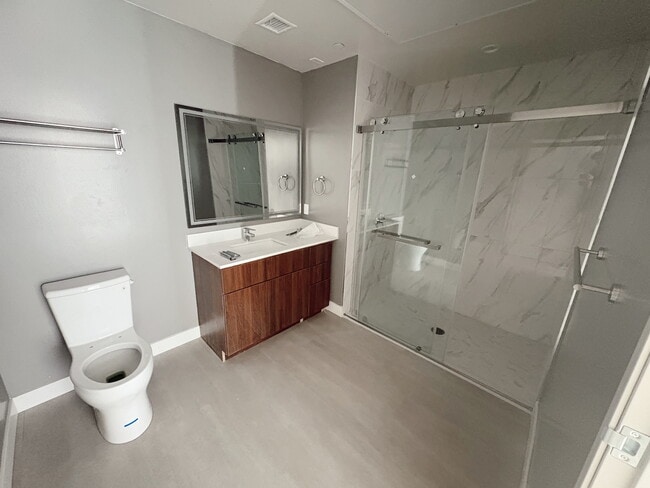 Photo - 13716 Victory Blvd