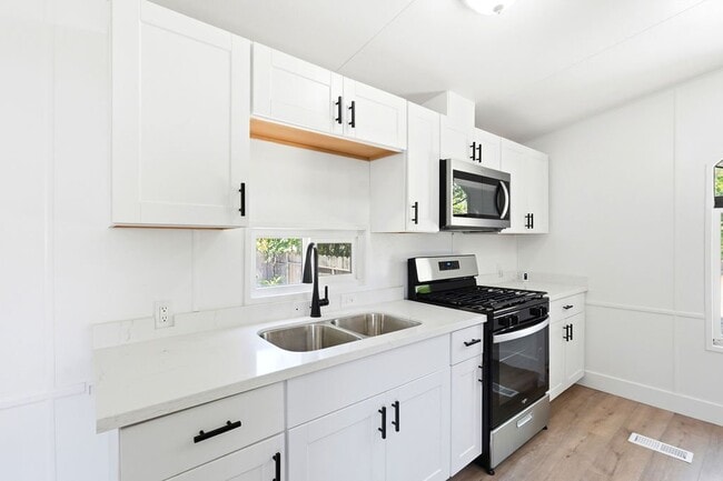 Photo - 19179 Monterey St