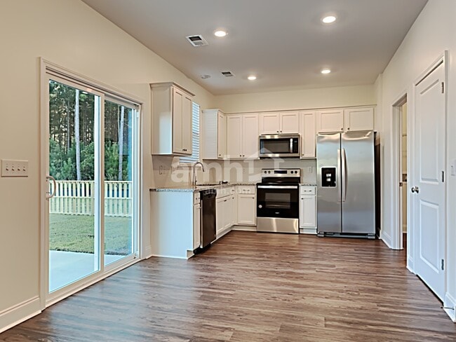 Photo - 323 Azore Way