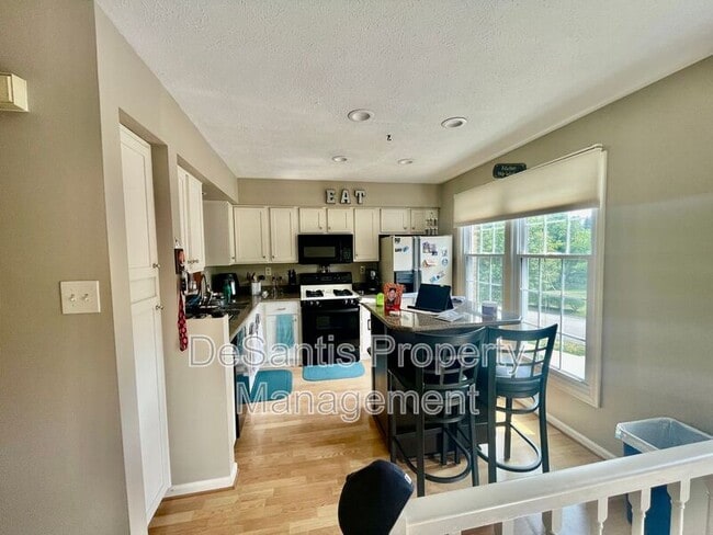 Photo - 425 Parkridge Ln