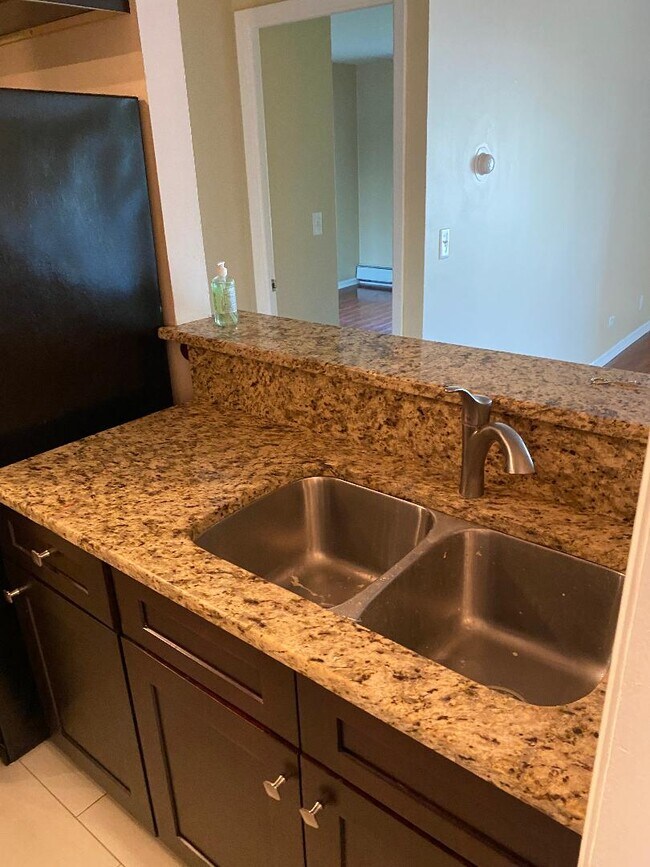 Photo - 300 W Fullerton Ave Unidad 322