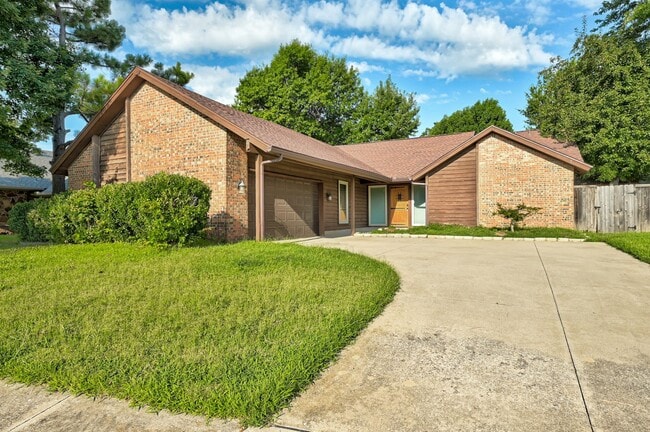 Building Photo - 3619 Chatham Ct