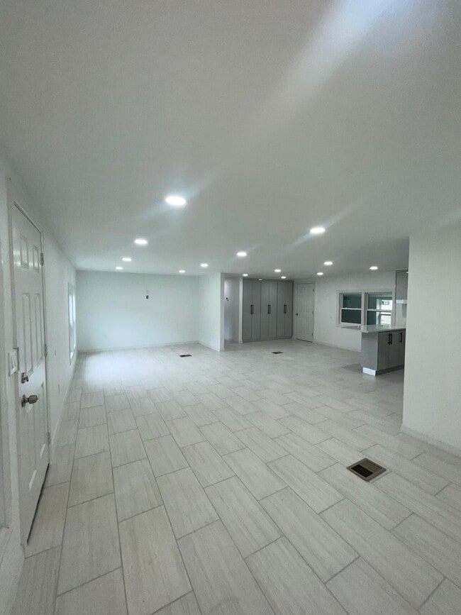 Photo - 5024 Marina Dr