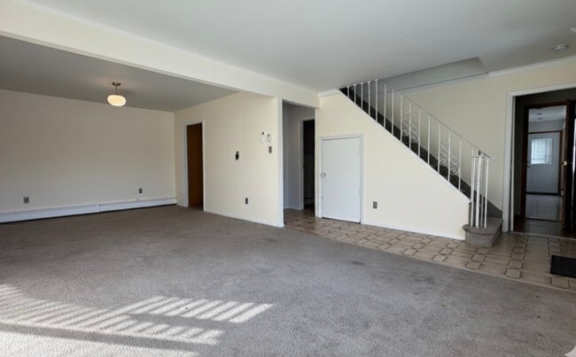 Building Photo - 333 Loring Rd