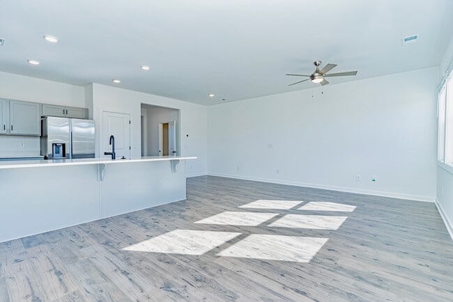 Photo - 1435 Darrowby Wy