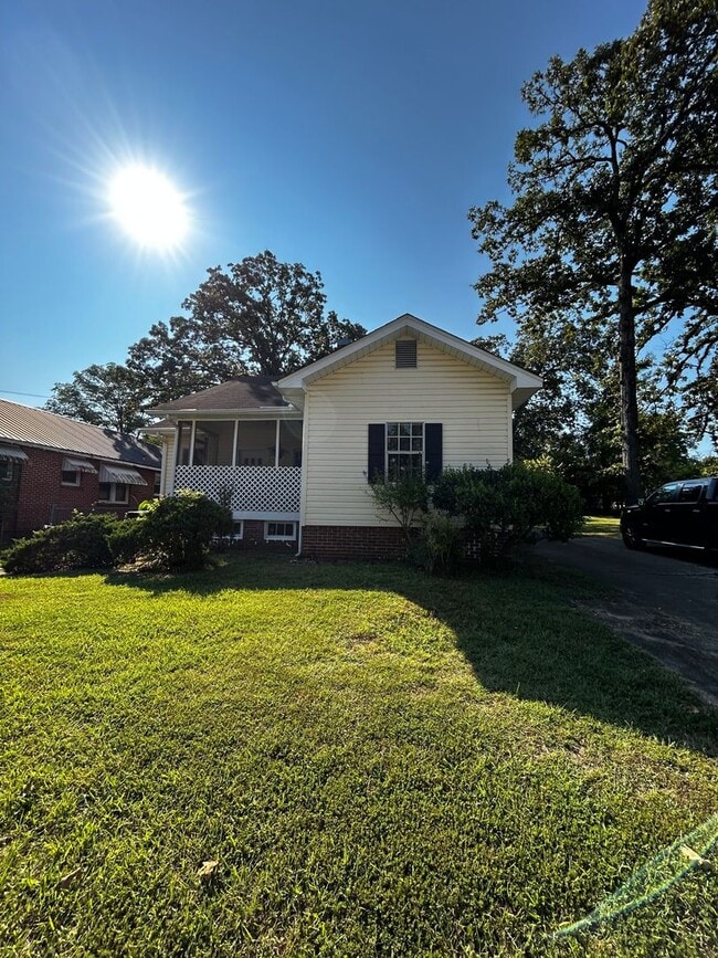 Building Photo - 216 Padenreich Ave Unit B