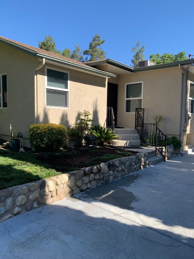 Photo - Charming 3+1 Canyon Country Cutie Nestled in the Hills!