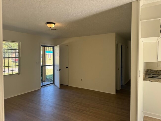 Photo - 3714 Oslo Rd