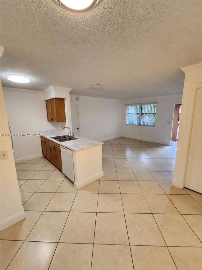 Photo - 766 NW 103rd Terrace Unidad 203 Rental